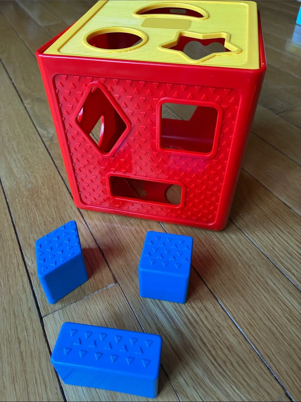 Play22 - Baby Shape Sorter Cube Box